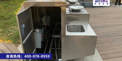 极亚智能自助加水机，为龙江水幕广场带来便捷的饮水服务！