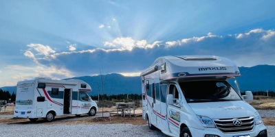 如何让房车从发电机供电切换到水电桩供电:完整指南