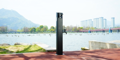 极亚智能龍睛系列户外立柱水龙头：重塑庭院用水体验