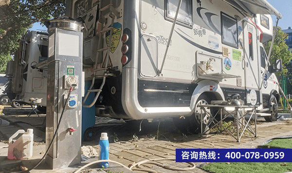 极亚智能房车营地水电桩户外使用场景实拍图