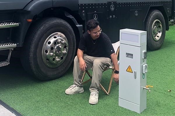 极亚智能房车营地水电桩，为房车提供安全稳定的水电补给
