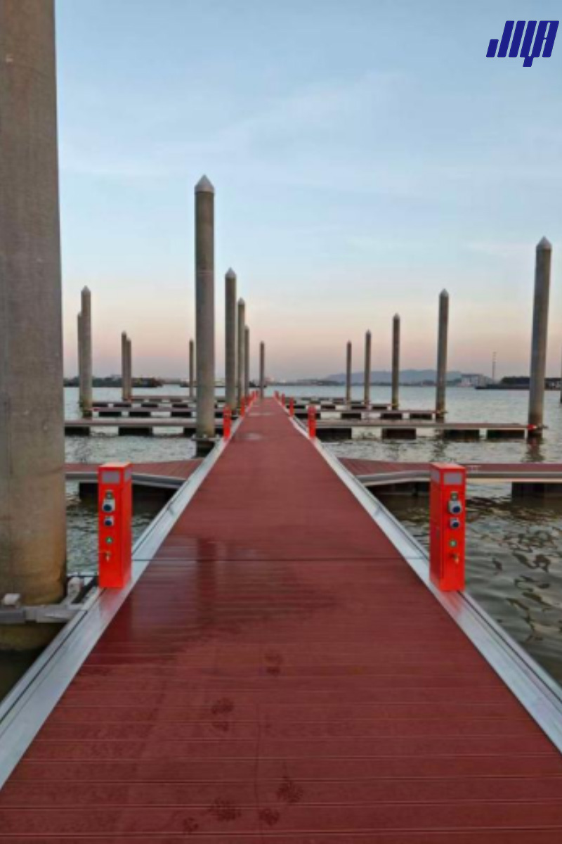 佛山君御西江国际游艇会极亚智能水电桩落地场景图